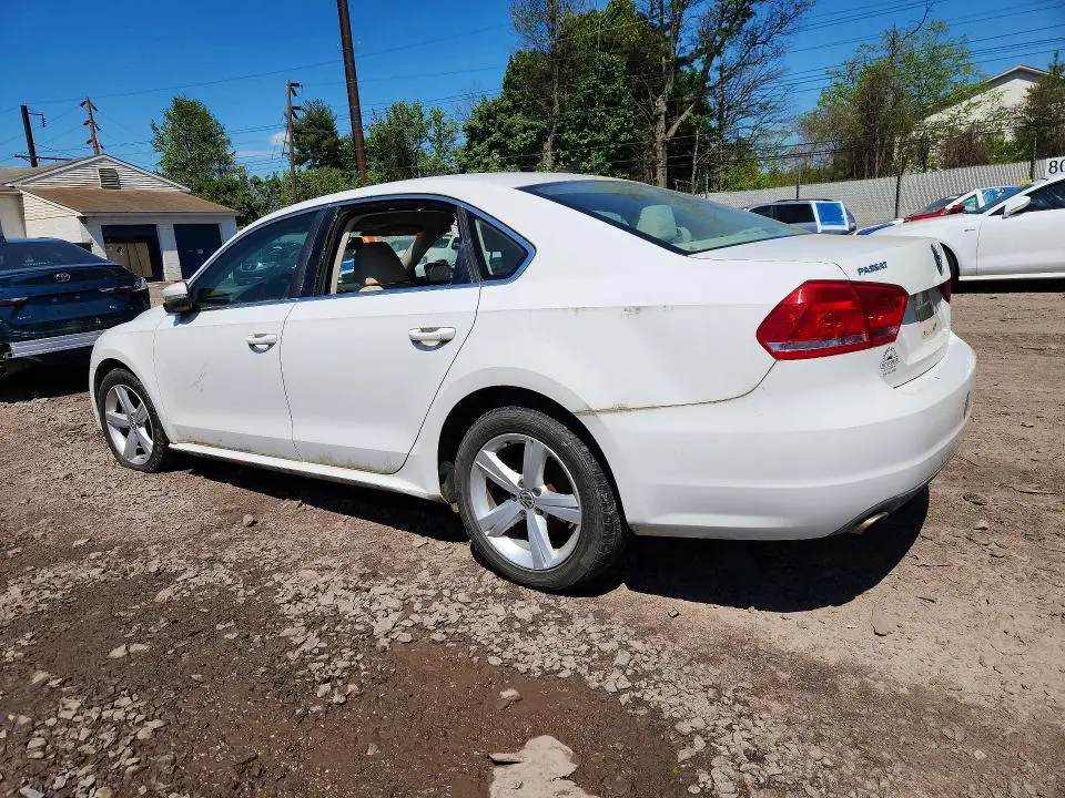 2013 VOLKSWAGEN PASSAT SE  