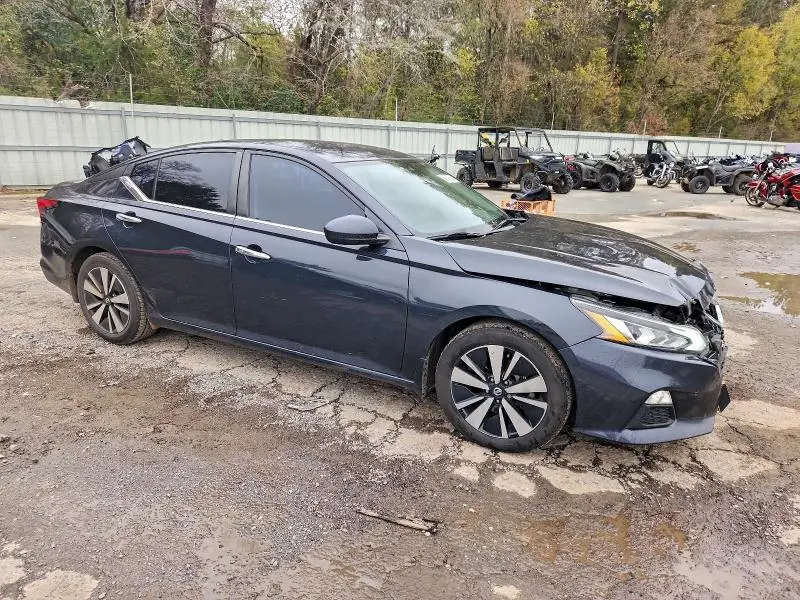 2021 NISSAN ALTIMA SV  