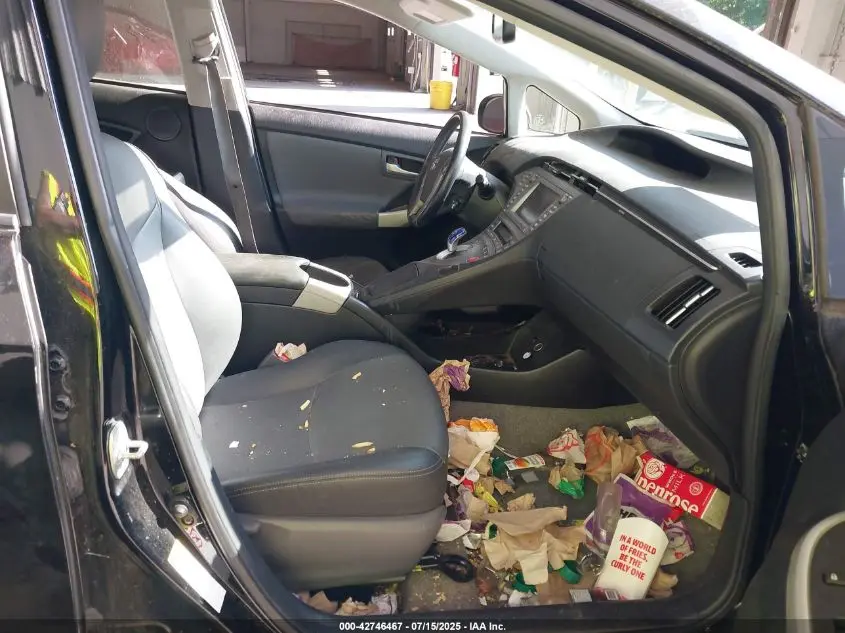 2014 TOYOTA PRIUS FOUR