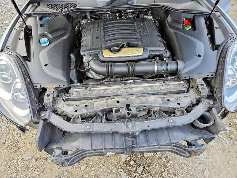 2016 PORSCHE CAYENNE   