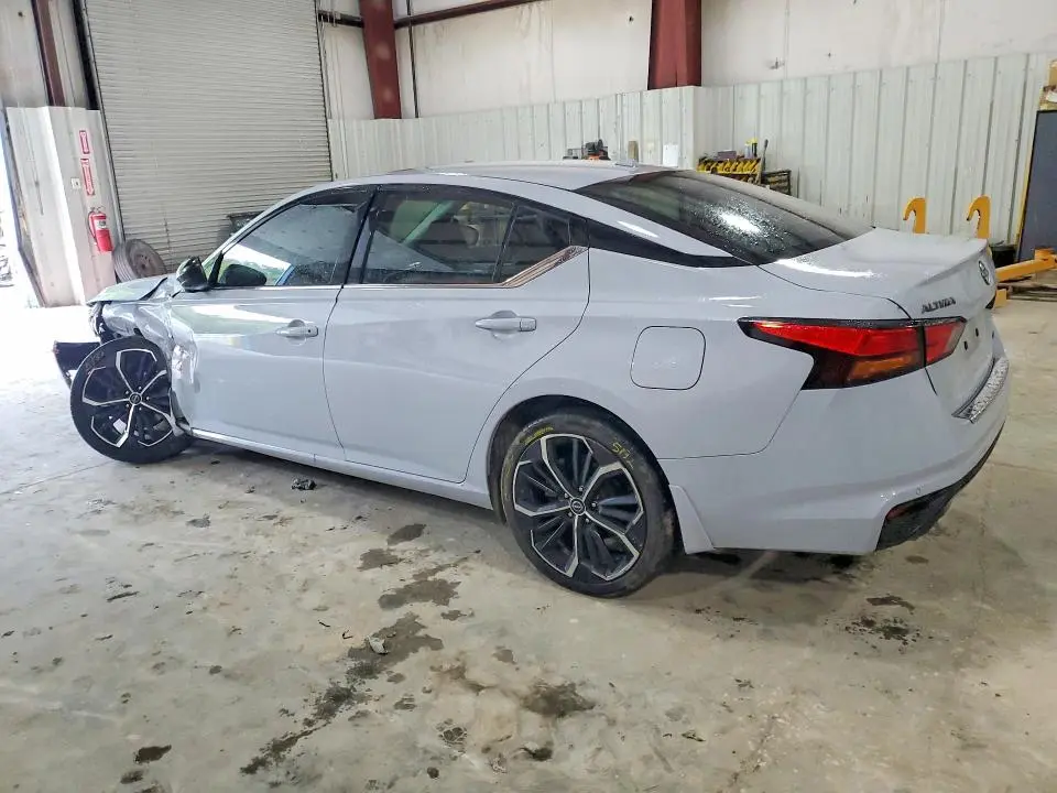 2023 NISSAN ALTIMA SR  
