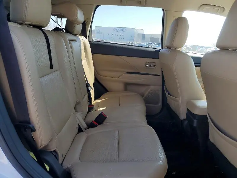 2016 MITSUBISHI OUTLANDER SE  