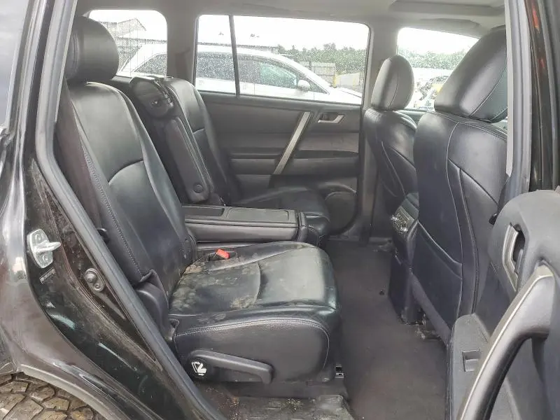 2012 TOYOTA HIGHLANDER SE  