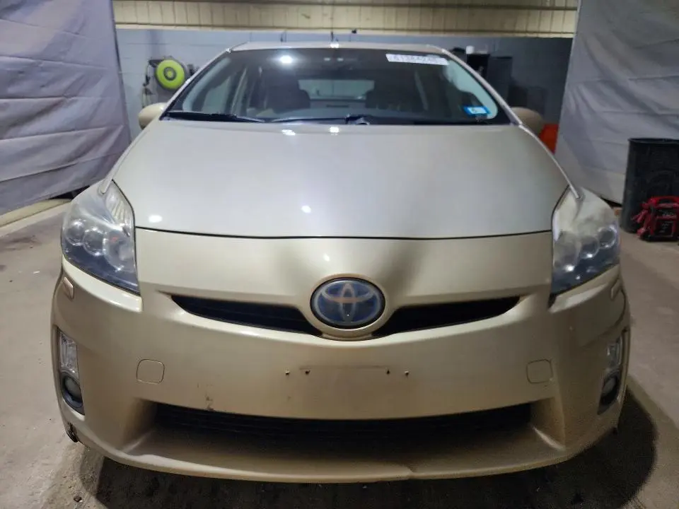 2010 TOYOTA PRIUS V  