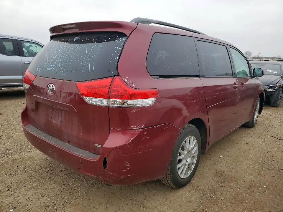 2013 TOYOTA SIENNA   