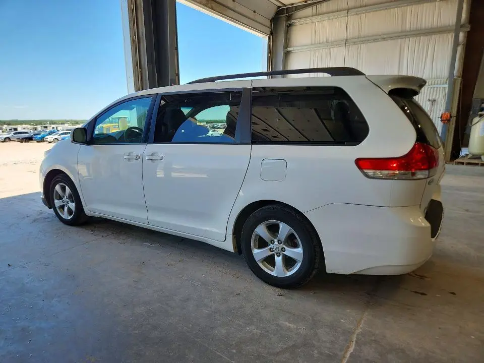2011 TOYOTA SIENNA LE  