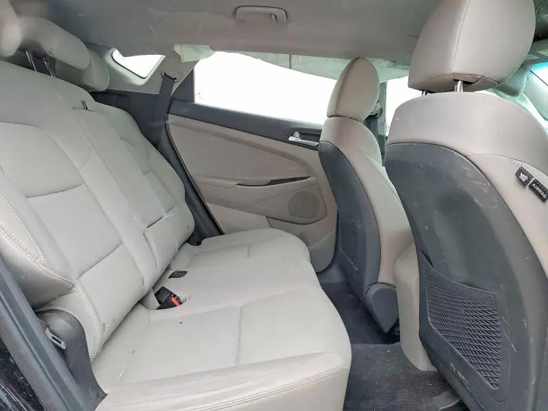 2021 HYUNDAI TUCSON SE  