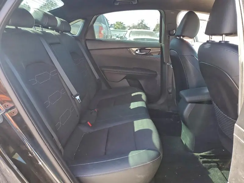 2024 KIA FORTE GT LINE  