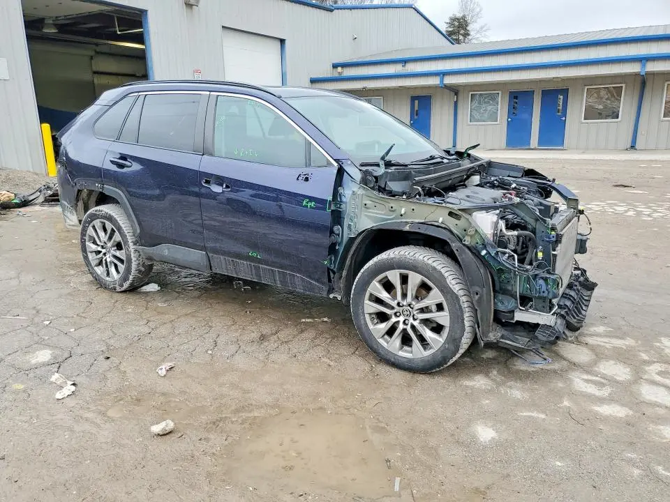 2022 TOYOTA RAV4 XLE PREMIUM  