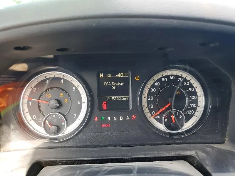2016 RAM 1500 SLT  