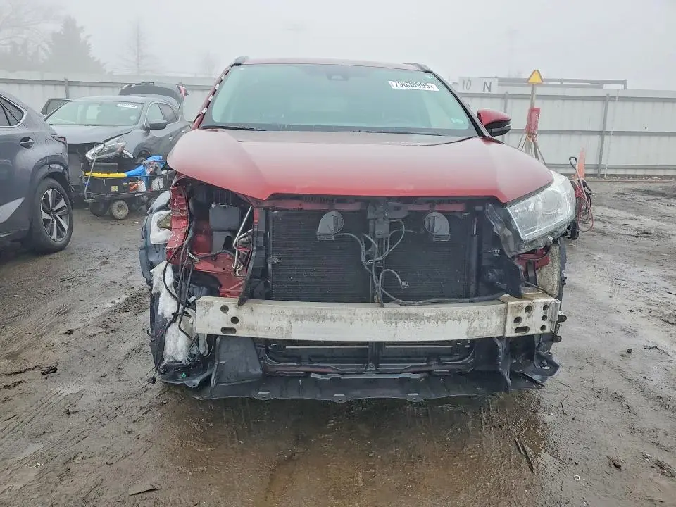2017 TOYOTA HIGHLANDER SE  