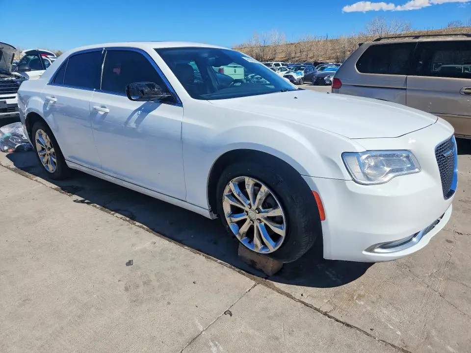 2016 CHRYSLER 300 LIMITED  