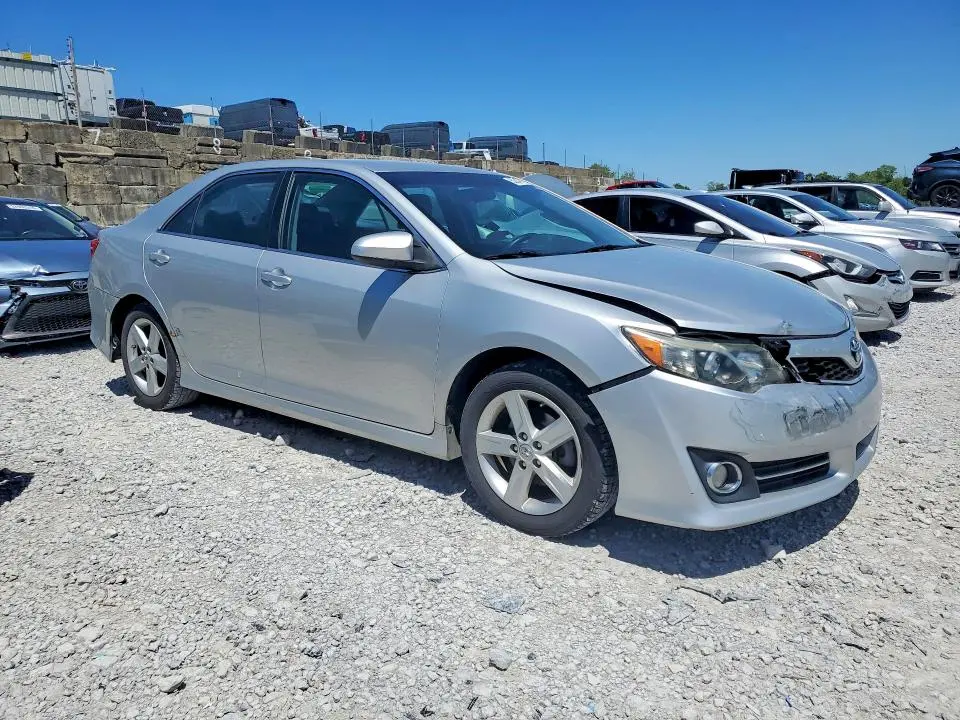 2013 TOYOTA CAMRY SE  