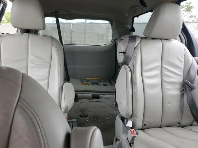 2013 TOYOTA SIENNA XLE  