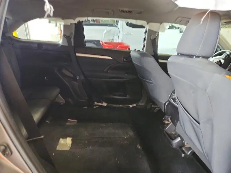 2019 TOYOTA HIGHLANDER LE  