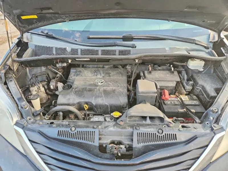 2011 TOYOTA SIENNA LE  
