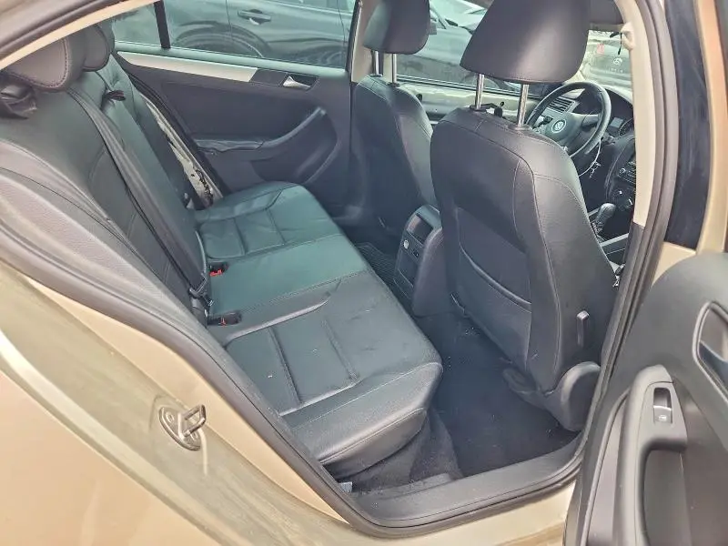 2013 VOLKSWAGEN JETTA SE  
