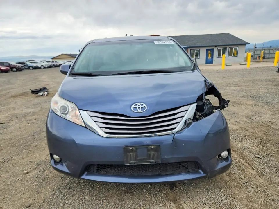 2017 TOYOTA SIENNA XLE 8-PASSENGER  