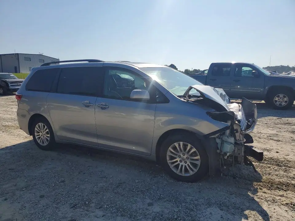2017 TOYOTA SIENNA XLE PREMIUM 8-PASSENGER  