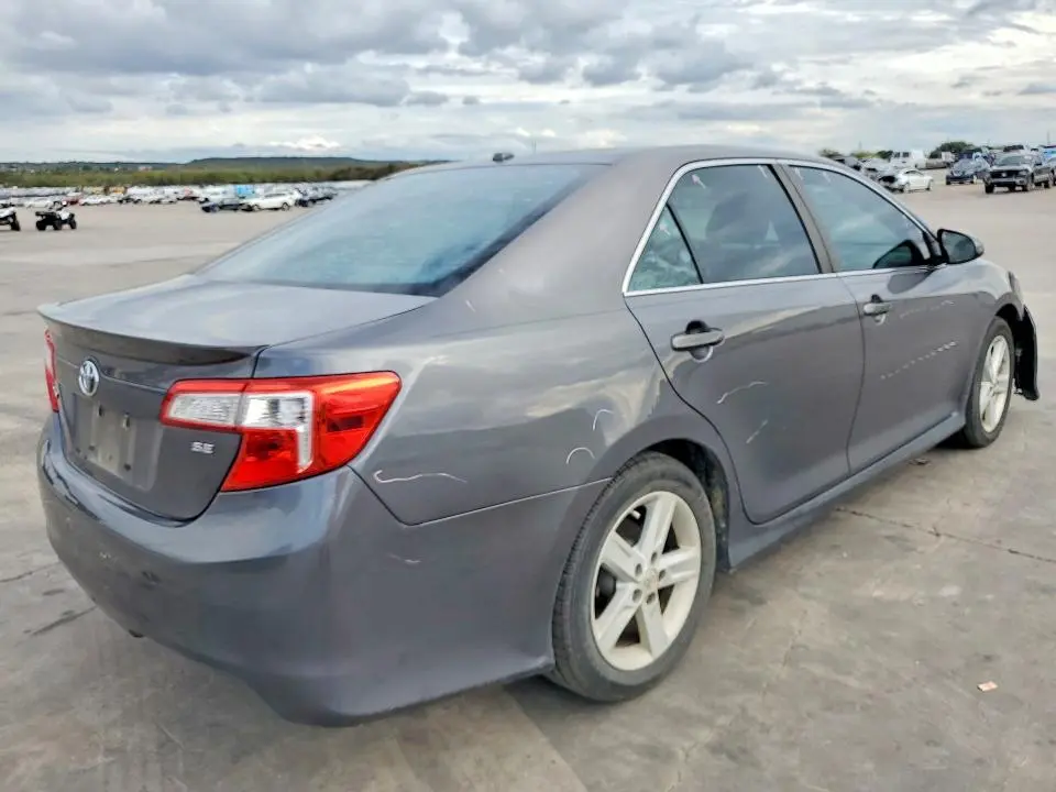 2014 TOYOTA CAMRY SE  