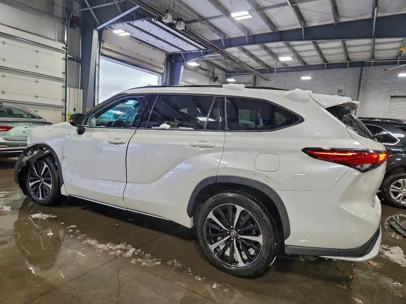 2021 TOYOTA HIGHLANDER XSE  