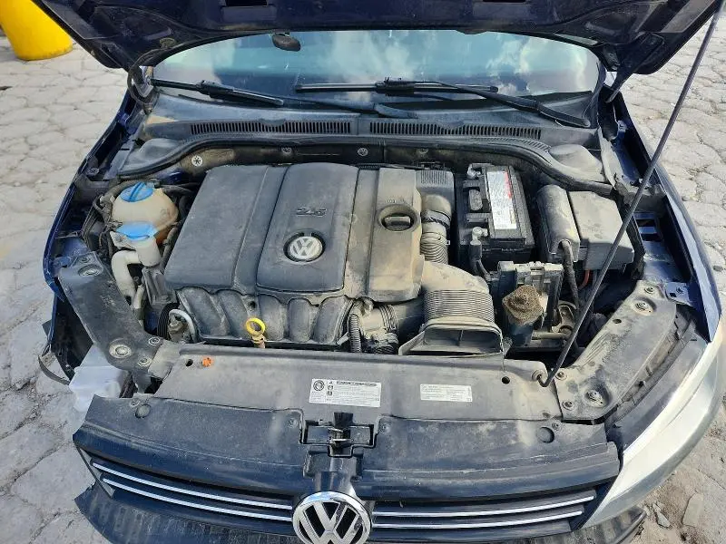 2013 VOLKSWAGEN JETTA SE  