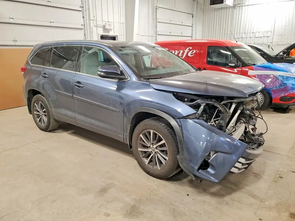 2017 TOYOTA HIGHLANDER XLE  