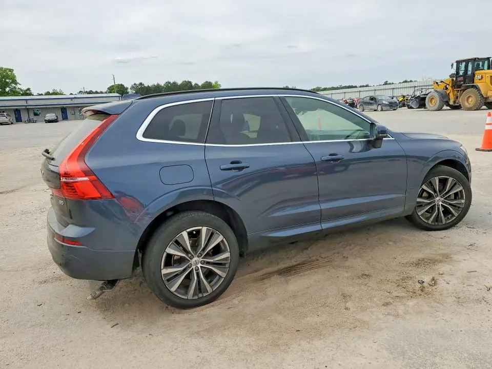 2022 VOLVO XC60 B5 MOMENTUM  