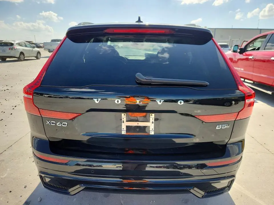 2025 VOLVO XC60 CORE  
