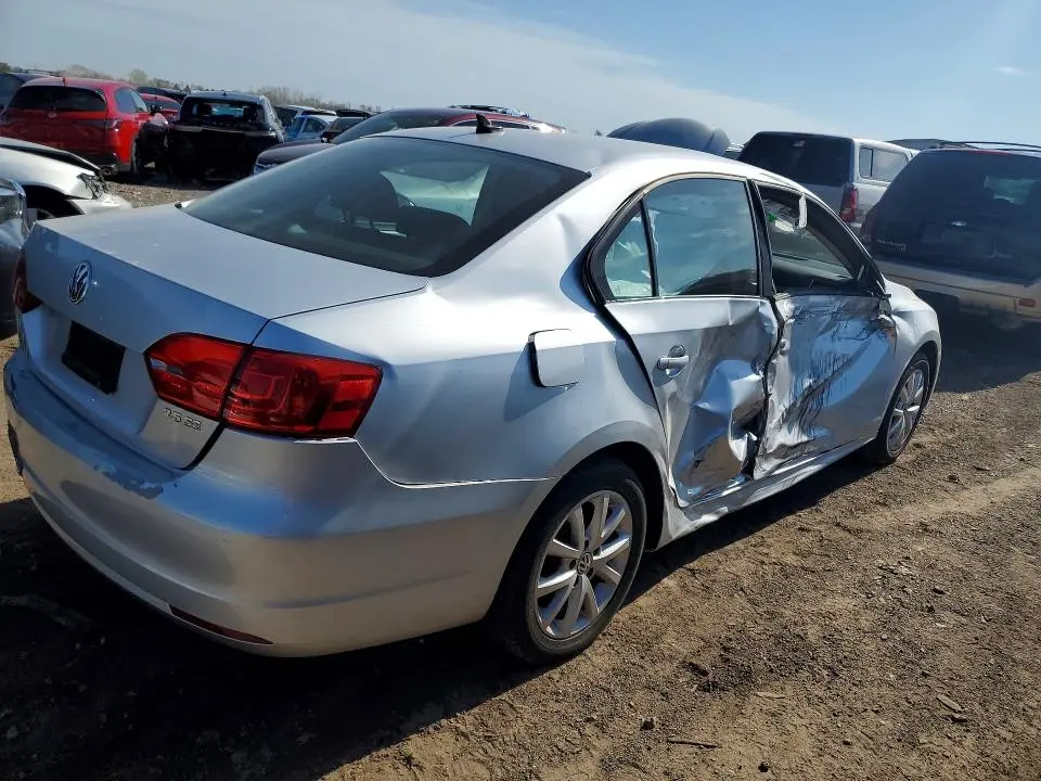 2013 VOLKSWAGEN JETTA SE  