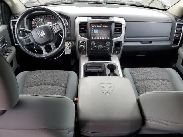 2016 RAM 1500 SLT  