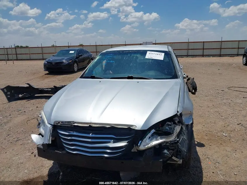 2012 CHRYSLER 200 LX