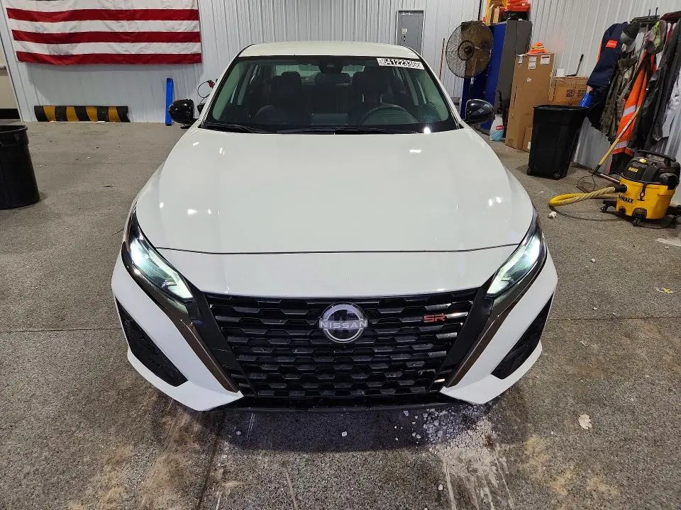 2023 NISSAN ALTIMA SR  