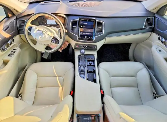 2020 VOLVO XC90 T6 MOMENTUM  