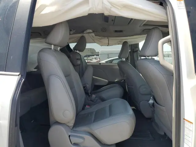 2015 TOYOTA SIENNA XLE  