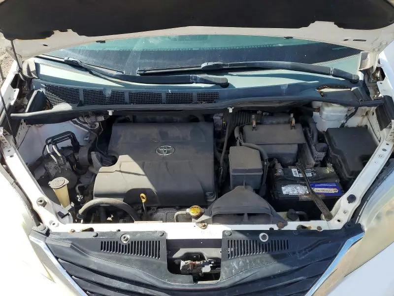 2011 TOYOTA SIENNA LE  