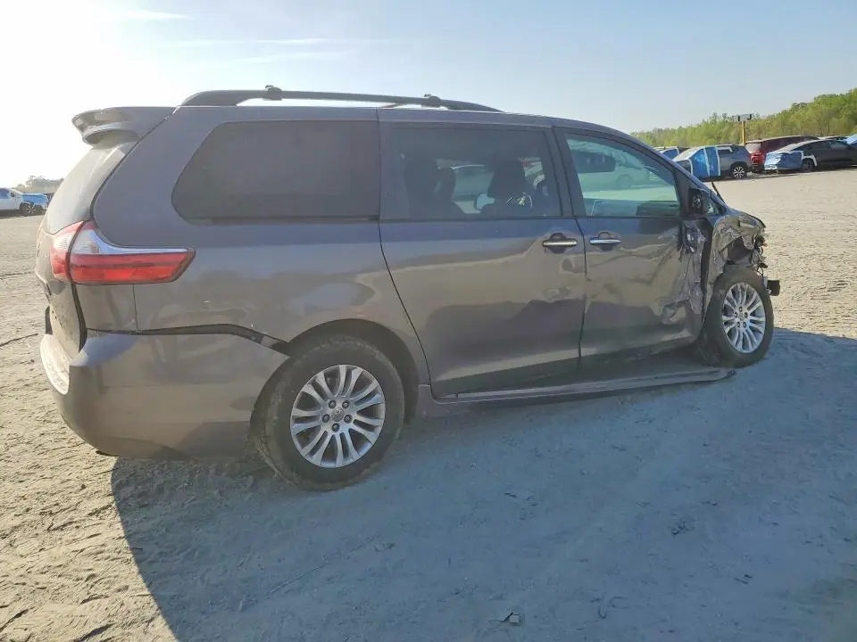 2015 TOYOTA SIENNA XLE 8-PASSENGER  
