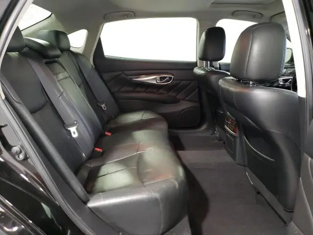2016 INFINITI Q70L 5.6  