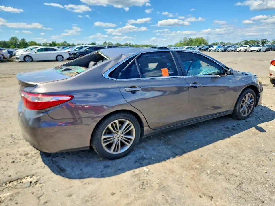 2017 TOYOTA CAMRY SE  