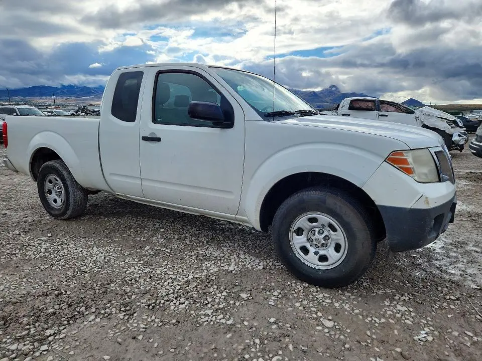 2013 NISSAN FRONTIER S  