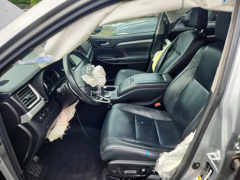 2017 TOYOTA HIGHLANDER XLE  