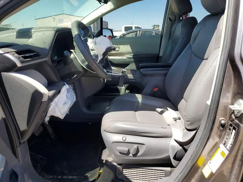 2021 TOYOTA SIENNA LE  
