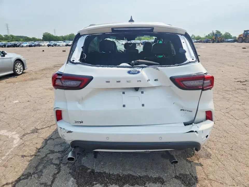 2024 FORD ESCAPE ST LINE SELECT  