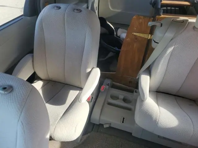 2012 TOYOTA SIENNA LE  