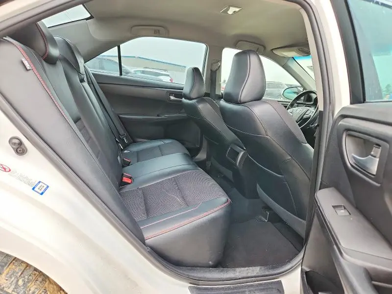 2016 TOYOTA CAMRY SE  