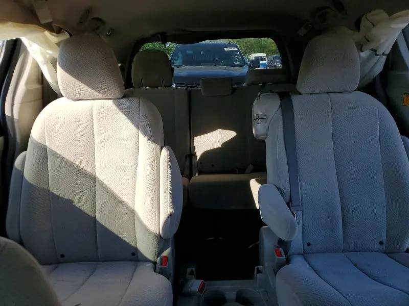 2011 TOYOTA SIENNA LE  