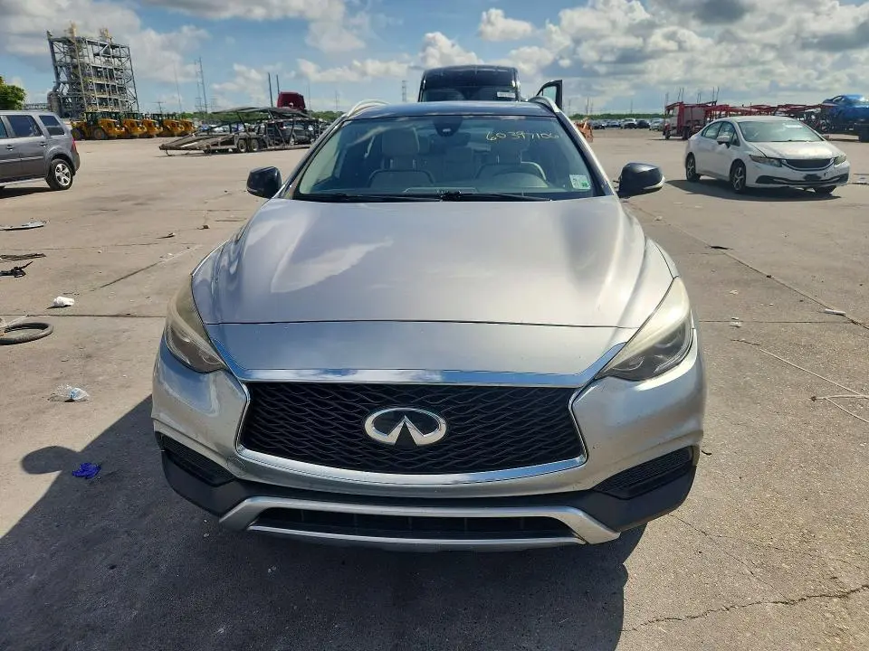 2019 INFINITI QX30 LUXE  