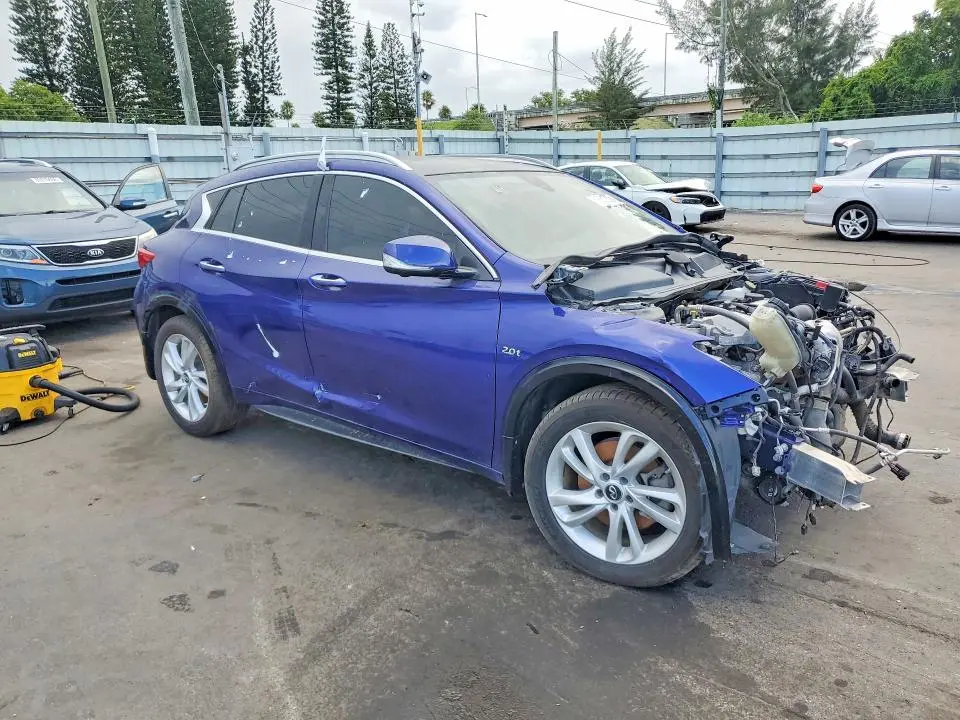 2019 INFINITI QX30 LUXE  
