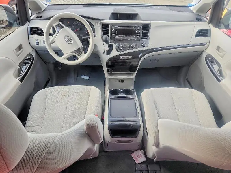 2011 TOYOTA SIENNA LE  