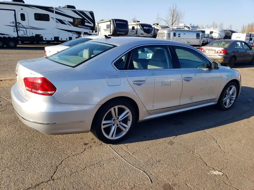 2015 VOLKSWAGEN PASSAT SE  